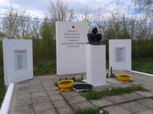 Памятник погибшим во время Великой Отечественной войны ученикам и учителям